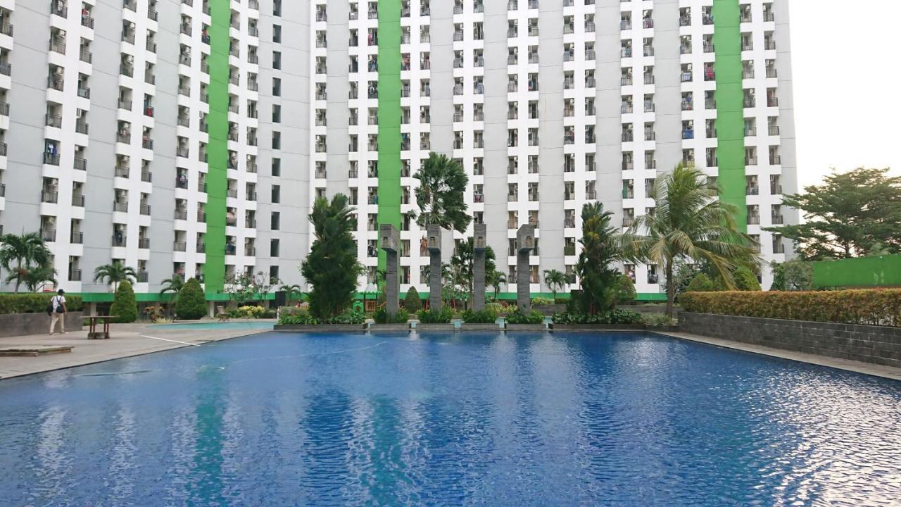 Green Lake View Just Sleep & Cozy Hotel Pondokcabe Hilir Kültér fotó