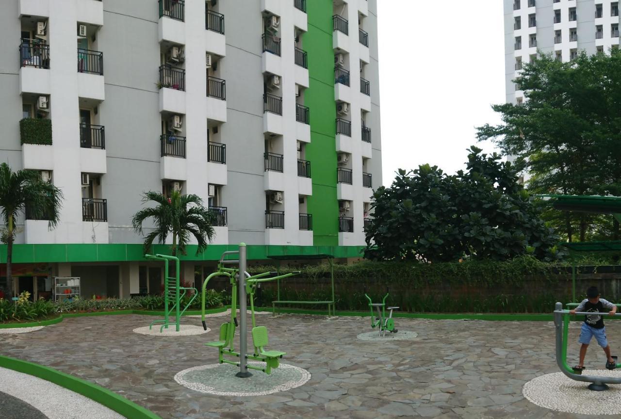 Green Lake View Just Sleep & Cozy Hotel Pondokcabe Hilir Kültér fotó